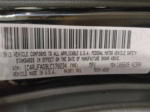 Used 2020 Jeep Grand Cherokee Laredo w/ 18" Wheel & 8.4" Radio Group AWD/4WD image 33