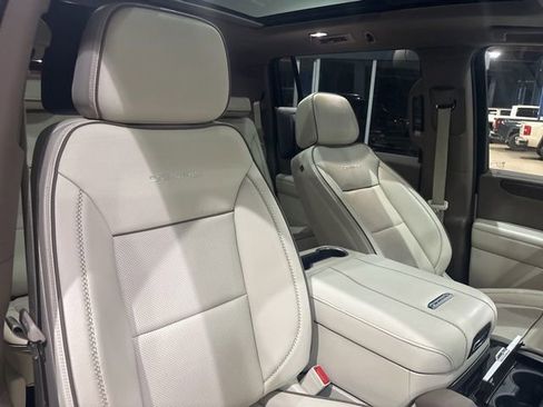 Used 2025 GMC Yukon XL Denali w/ Denali Reserve Package AWD/4WD image 44