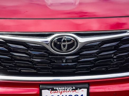 Used 2023 Toyota Highlander Platinum image 13