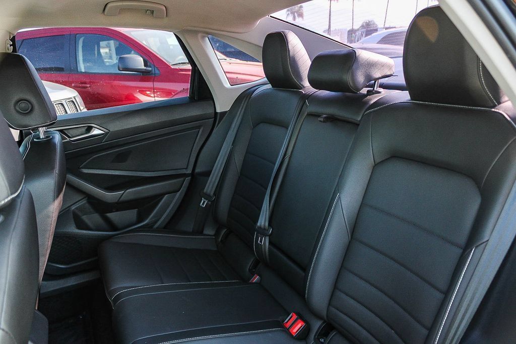 Used 2023 Volkswagen Jetta SE FWD image 19