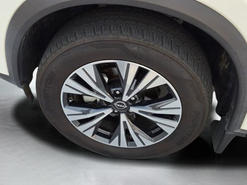 Used 2023 Nissan Rogue SV FWD image 11