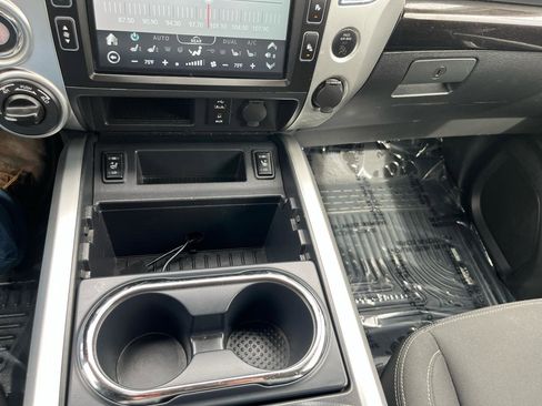 Used 2017 Nissan Titan SV AWD/4WD image 26