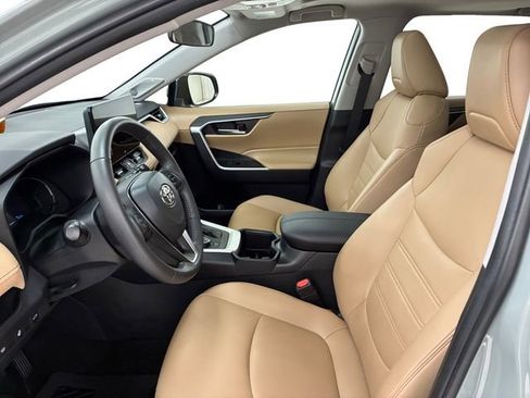 Used 2023 Toyota RAV4 XLE Premium image 12