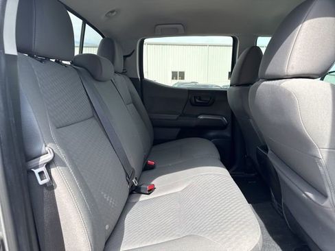 Used 2022 Toyota Tacoma SR5 RWD image 12