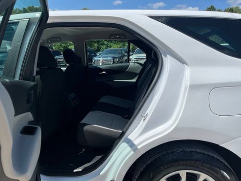 Used 2023 Chevrolet Equinox LS FWD image 27