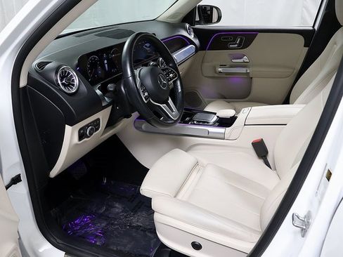Used 2023 Mercedes-Benz GLB 250 4MATIC image 11