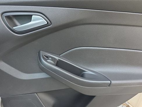 Used 2016 Ford Focus SE FWD image 24