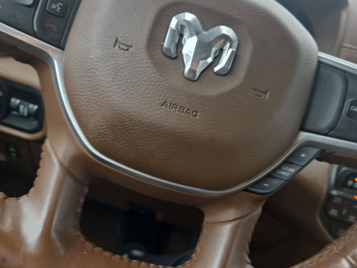 Used 2020 RAM 1500 Laramie AWD/4WD image 7