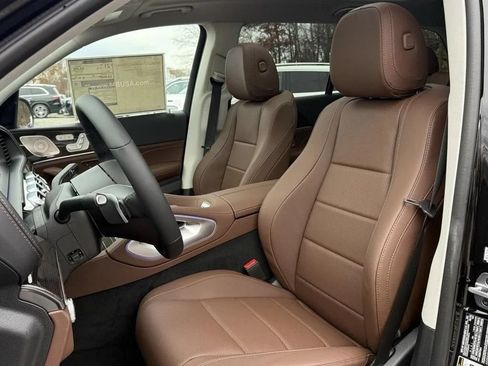 Used 2026 Mercedes-Benz GLS 450 4MATIC image 4