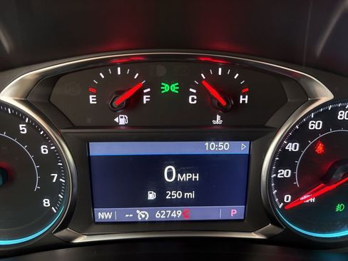 Used 2023 Chevrolet Equinox Premier image 11