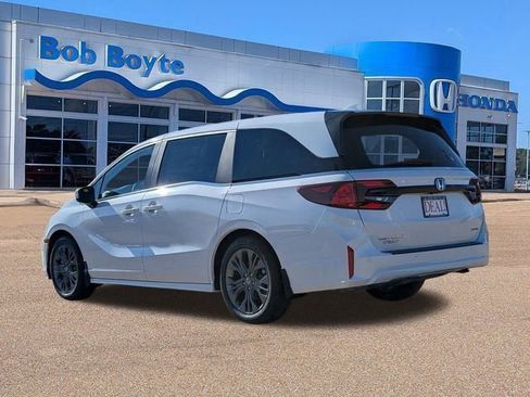 New 2026 Honda Odyssey Touring image 3