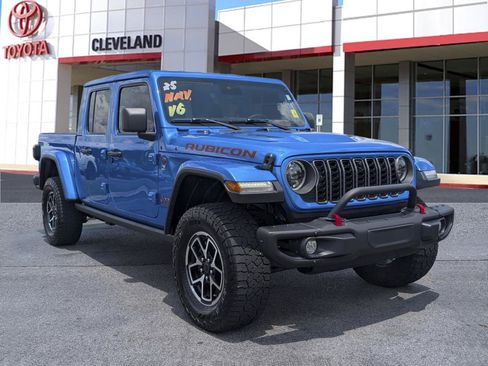 Used 2025 Jeep Gladiator Rubicon AWD/4WD image 2