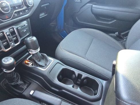 Used 2024 Jeep Wrangler Unlimited w/ Convenience Group AWD/4WD image 36
