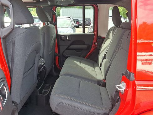 Certified 2025 Jeep Wrangler Unlimited Sahara AWD/4WD image 12