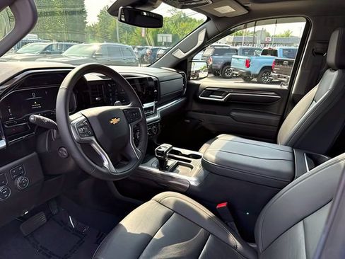 Used 2024 Chevrolet Silverado 1500 LTZ w/ LTZ Premium Package AWD/4WD image 18