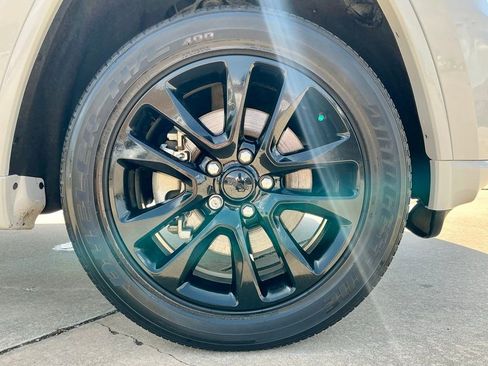 Used 2021 Jeep Grand Cherokee Laredo X image 21