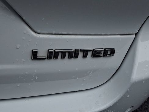 Used 2023 Jeep Grand Cherokee Limited AWD/4WD image 34