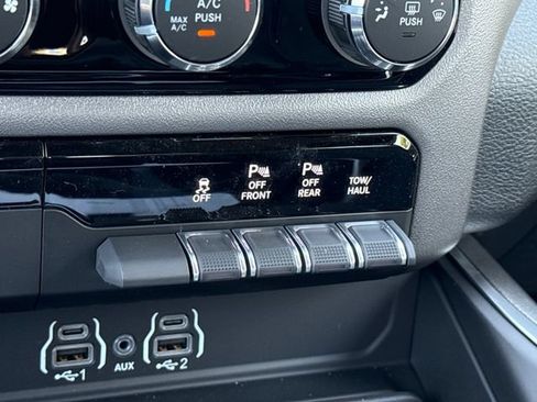 New 2026 RAM 1500 Express AWD/4WD image 27