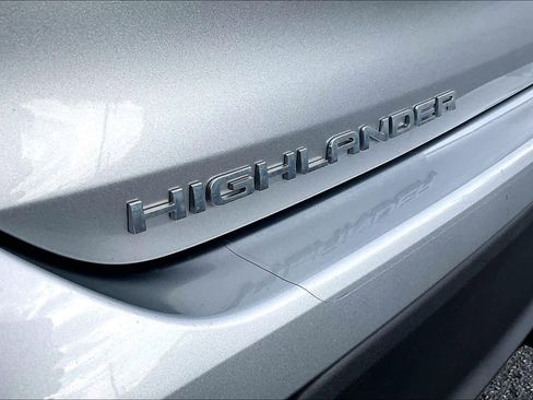 Certified 2023 Toyota Highlander LE image 31