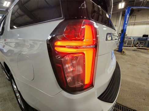 Certified 2024 Chevrolet Suburban Premier w/ Premium Package image 30