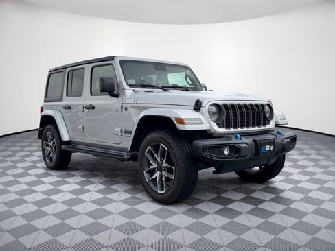 Used 2024 Jeep Wrangler Unlimited AWD/4WD image 7