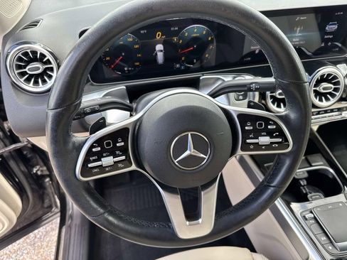 Used 2021 Mercedes-Benz GLB 250 w/ Premium Package image 23