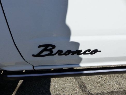 Used 2025 Ford Bronco Outer Banks AWD/4WD image 19