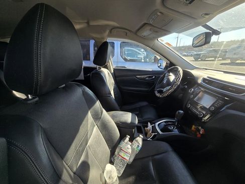 Used 2016 Nissan Rogue SL image 3