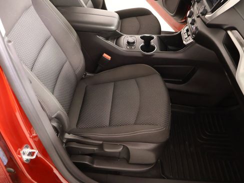 Used 2024 GMC Terrain SLE w/ Driver Convenience Package image 12