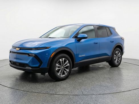 Used 2025 Chevrolet Equinox LT FWD image 3