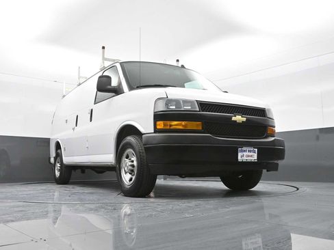 Used 2020 Chevrolet Express 2500 image 30