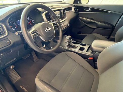 Used 2020 Kia Sorento LX FWD image 16