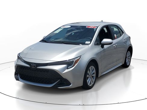 Used 2025 Toyota Corolla SE FWD image 3