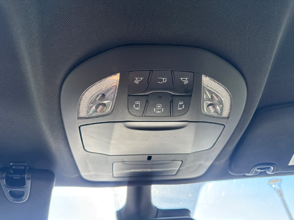 Used 2025 Chrysler Pacifica Select FWD image 28