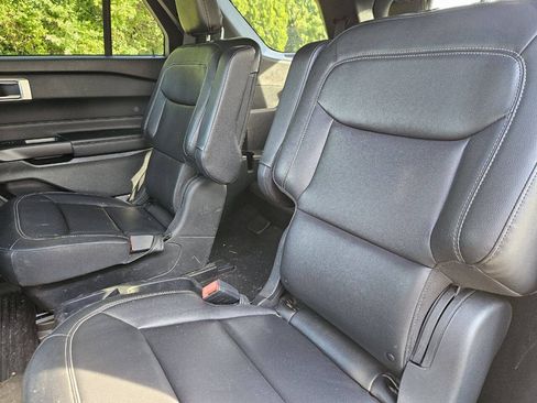 Used 2020 Ford Explorer XLT w/ Equipment Group 202A AWD/4WD image 16