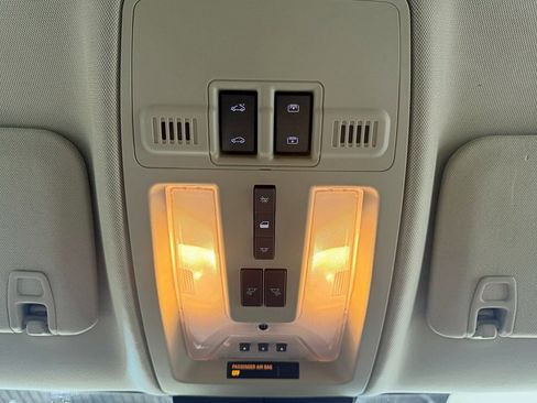 Used 2010 Cadillac SRX Luxury image 24