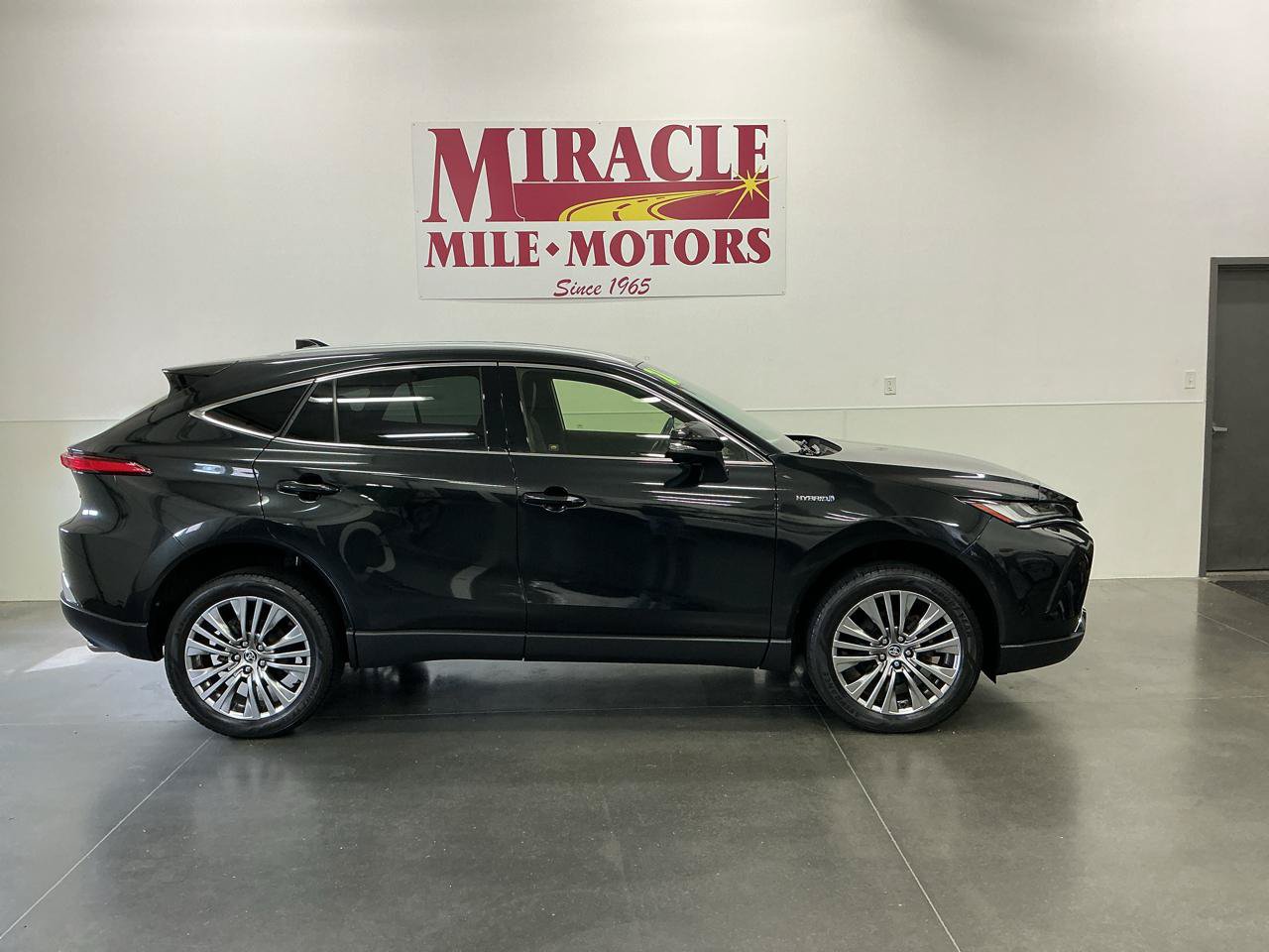 Used 2021 Toyota Venza XLE w/ Softex Package AWD/4WD image 6