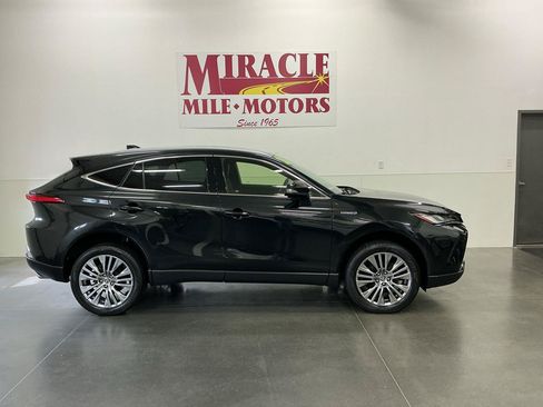 Used 2021 Toyota Venza XLE w/ Softex Package AWD/4WD image 6