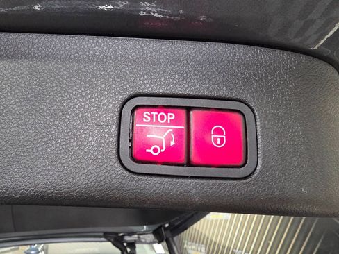 Used 2018 Mercedes-Benz GLS 450 4MATIC image 31