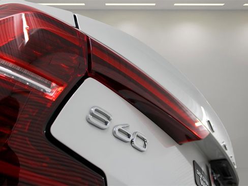 Certified 2022 Volvo S60 B5 Momentum w/ Premium Package image 30