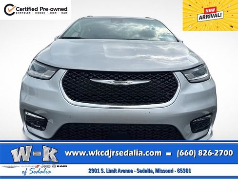 Used 2023 Chrysler Pacifica Limited image 10