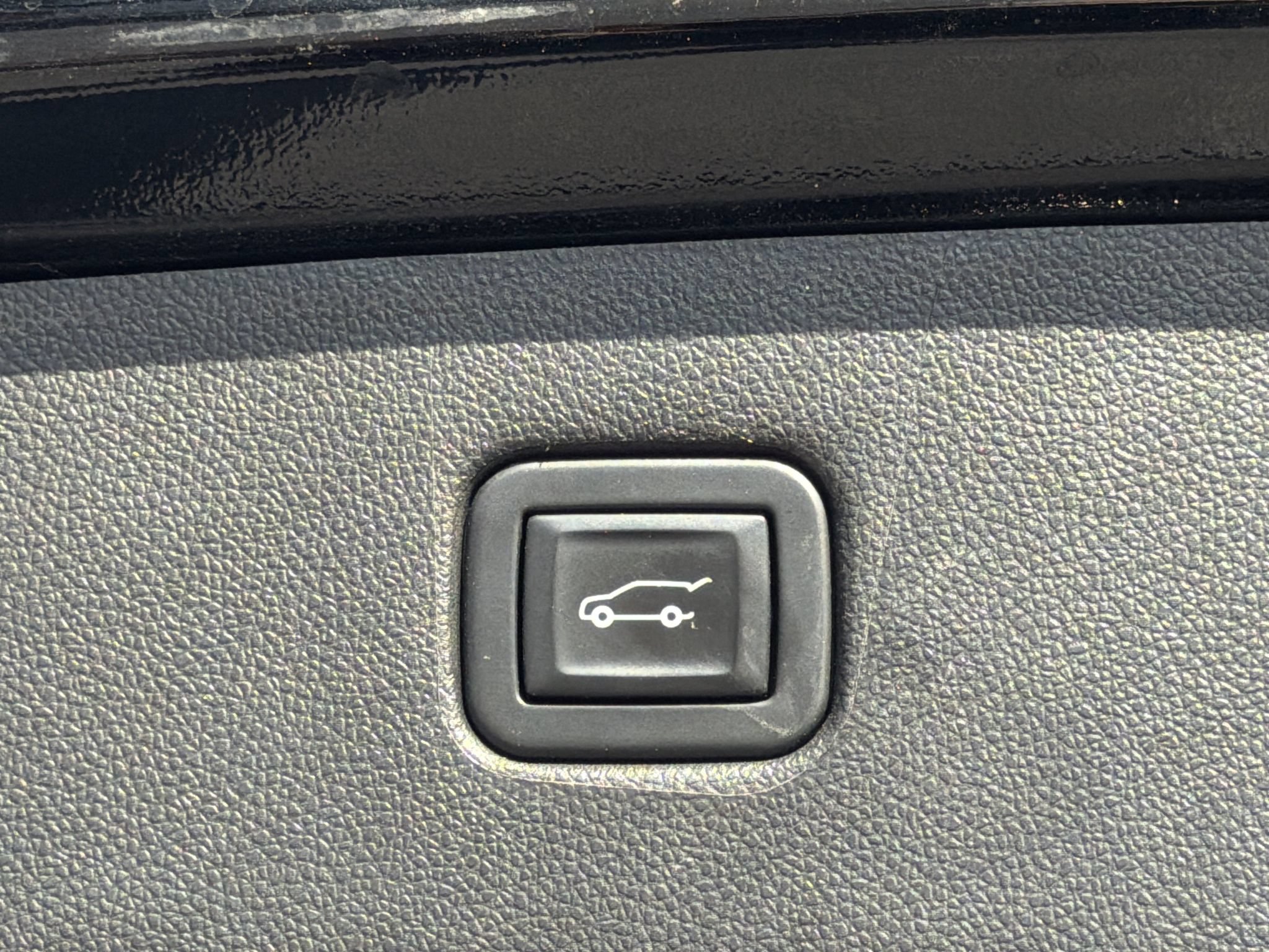 Used 2020 Chevrolet Blazer Premier w/ Driver Confidence II Package FWD image 19