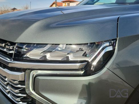 Used 2023 Chevrolet Suburban Premier image 9