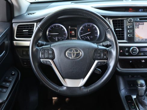 Used 2019 Toyota Highlander XLE image 17