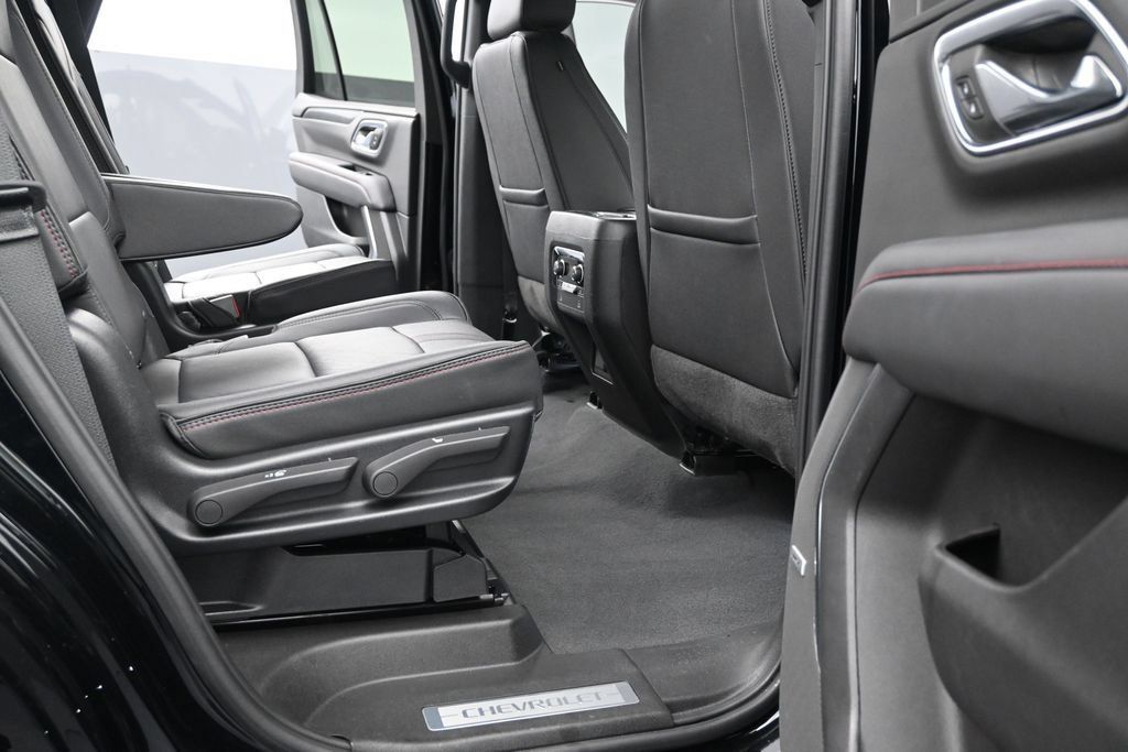 Used 2024 Chevrolet Tahoe RST w/ Luxury Package RWD image 18