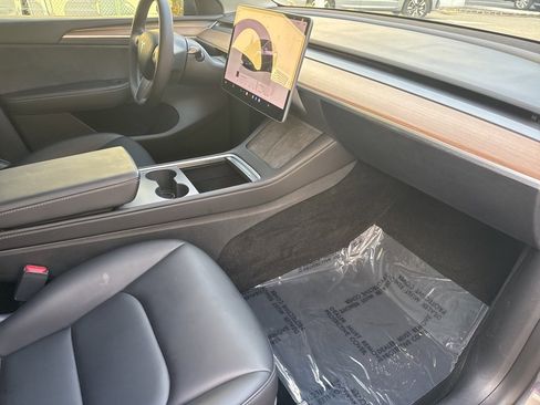 Used 2023 Tesla Model Y Performance image 26