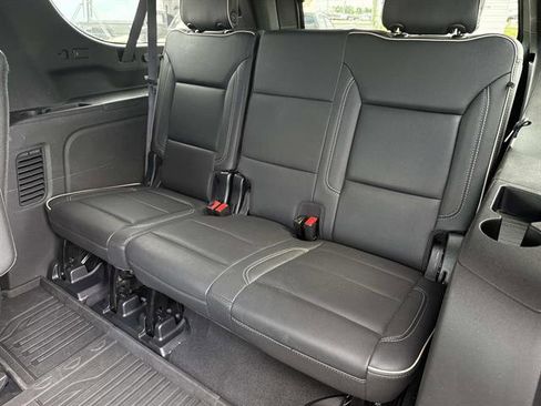 Used 2023 GMC Yukon XL SLT w/ SLT Premium Package AWD/4WD image 18