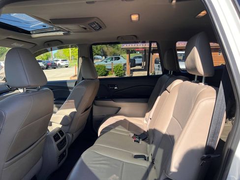 Used 2016 Honda Pilot Touring image 23