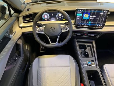 New 2026 Volkswagen Tiguan SE R-Line FWD image 12