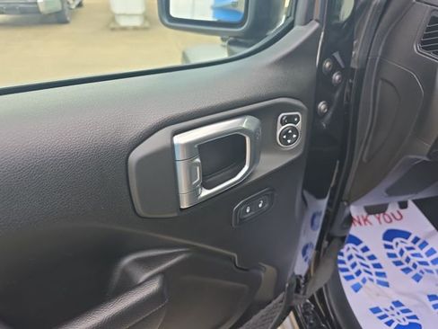 Used 2024 Jeep Wrangler Sport S image 11